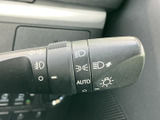 操作しやすい位置に配置されたウインカーレバー。スムーズな操作で、安全な車線変更をサポートします。直感的に使える設計です。