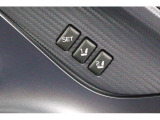 運転席のシートポジションを2か所記憶させることがシートメモリー機能が付いております。ボタンを押すと設定したシートポジションに自動で動きます♪