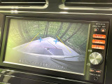 【バックカメラ】駐車時に後方がリアルタイム映像で確認できます。大型商業施設や立体駐車場での駐車時や、夜間のバック時に大活躍!運転スキルに関わらず、今や必須となった装備のひとつです!