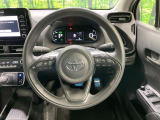 インテリアに合わせたデザインのステアリングは、運転される方のことも考え、運転しやすい形状、大きさです。是非一度、実際に触ってお確かめください。