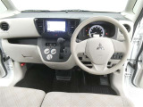 運転席からの視界はこんな感じです☆お気軽にご来店いただき、実際に座って是非お確かめください。ドライバーに寄り添う快適な操作フィールをもたらすステアリングです。