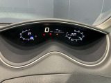 セレナ専用のメーターパネルです。平均燃費・ガソリン残量・時刻・走行距離など一目で確認できます