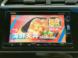 停車中にテレビや動画を楽しむことができます。休憩時間などにリラックスできる空間を提供します。長距離ドライブのお供に最適です。