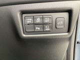 運転席右側に各種安全装備の切替スイッチがございます!!詳しくはスタッフまで。