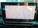タッチスクリーンを採用。従来のナビゲーションシステムの域を超える、車両を総合的に管理するインフォテイメントシステムです。