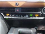 左右独立温度コントロールフルオートエアコンです。運転席、助手席それぞれで独立して温度設定ができます。冷え性の方が乗っても安心ですね♪