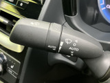 雨天時でもクリアな視界を確保できるワイパーレバー。操作も簡単で、安全な運転をサポートします。