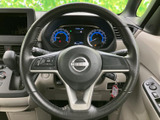 手に馴染むステアリングは、運転の楽しさを高めます。操作性も良く、快適なドライブをサポートします。