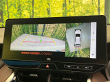 【パノラミックビューモニター】専用のカメラにより、上から見下ろしたような視点で360度クルマの周囲を確認することができます☆死角部分も確認しやすく、狭い場所での切り返しや駐車もスムーズに行えます。