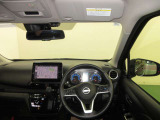 ドライバー目線で、使いやすく安全操作性と良好な視界を実現した運転席です。