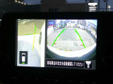 【アラウンドビューモニター】空から見下ろした映像がナビ画面にて確認可能です。駐車もラクラクですよ♪
