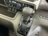 発進時から滑らかに加速する無段階変速のCVTはストップ&ゴーの多い街の中も快適です