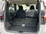 リヤシートを倒せば、より広く荷室をお使いいただけます。
