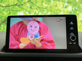 停車中に楽しめるTV機能。移動時間も退屈させません。家族や友人と快適な時間を過ごせる、便利な機能です。