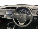 運転席まわりです。 各操作スイッチは使いやすい位置に配置されてます。
