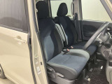 【運転席・助手席転席】運転席の足もともゆったりで長距離ドライブでも快適に★