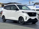 エマージェンシーブレーキ(衝突被害軽減ブレーキ)、フロントカメラが車両や歩行者を検知し警告音と共に衝突回避、軽減をアシストしてくれます。