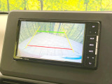 【バックカメラ】駐車時に後方がリアルタイム映像で確認できます。大型商業施設や立体駐車場での駐車時や、夜間のバック時に大活躍!運転スキルに関わらず、今や必須となった装備のひとつです!