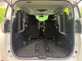 普段のお買い物や通勤、送迎等に十分な荷室スペースを確保しております。セカンドシートを倒すと、大きな荷物の積載も可能です♪