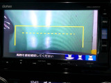 バックカメラの画像です。ガイドラインがスムースな車庫入れをサポートいたします。車庫入れの安心感がアップしますね。