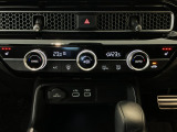 オートエアコンは左右席で独立温度コントロールが可能です。運転席はキンキンに冷やして助手席はマイルドにと言った設定が可能です☆暑さ寒さでケンカすることもなくなりますね♪