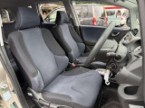 運転席シート廻りは使用感も少なく、良好な状態となっています。前オーナー様が丁寧に使っていたことがよくわかりますね。