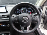 運転席にお座りになった際のイメージです。視界やシートの座り心地にポジション、各装備へのアクセスのしやすさ等、実際に触れてお確かめください。