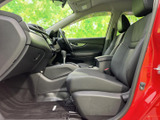運転しやすい運転席周りのレイアウトです。操作性も高く、快適なドライブをサポートします。
