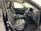 運転席電動シート。2ポジションメモリー出来るので、ご夫婦など体格の違う方が使用する際にシートポジションをワンタッチで調整できます!また2個あるアドバンストキーにもそれぞれのポジションをメモリー出来ます!