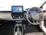 運転席周りのレイアウトをご覧ください。ナビゲーションが綺麗に装着されすっきり収まってますね!