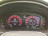 視認性の高いメーター類で、運転状況を的確に把握。スポーティーなデザインが、ドライビングへの情熱を掻き立てます。