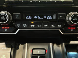 オートエアコンは左右席で独立温度コントロールが可能です。運転席はキンキンに冷やして助手席はマイルドにと言った設定が可能です☆暑さ寒さでケンカすることもなくなりますね♪