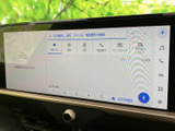 高機能なナビゲーションシステムが、目的地までスムーズに導きます。オーディオで心地よい音楽を楽しみながら、快適なドライブをお過ごしください。