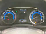 視認性の高いメーター類が、運転に必要な情報を的確に伝えます。デジタル表示で、よりスマートな印象ですね。