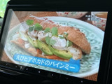 停車中にTV番組や映像を楽しめます。長距離移動の際の休憩時間などに、リラックスした時間をお過ごしください。(※運転中の視聴は法律で禁止されています)。