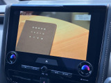停車中には、TVの視聴をお楽しみいただけます。休憩時間や待ち時間に、エンターテイメントを満喫。長距離移動も退屈しません。