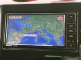 停車中にTV番組や映像を楽しめます。休憩時間などにリラックスできる空間を提供します。