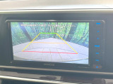 【バックカメラ】駐車時に後方がリアルタイム映像で確認できます。大型商業施設や立体駐車場での駐車時や、夜間のバック時に大活躍!運転スキルに関わらず、今や必須となった装備のひとつです!