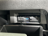 【ETC】有料道路を利用する際に料金所で停止することなく通過できる、ETC車載器(ノンストップ自動料金収受システム機器)が装備されています。セットアップを行うことで利用可能になります。