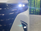 【LEDヘッドライト】悪天候や夜間走行時も良好な視界を確保し安心して運転できる高輝度LEDヘッドライトを装備!点灯速度が早く、消費電力も抑えられています。