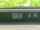 運転に必要な情報をひと目で確認できる、見やすいメーターパネルです。運転状況を的確に把握し、快適なドライブをサポートします。