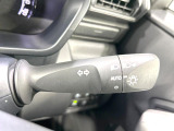 【オートライト】周りの明るさに応じて自動でヘッドライトの点灯・消灯ができる機能です!ライトの付け忘れ・消し忘れなどが無くなり、雨の日や夕方の走行も安心!トンネル通過時も便利ですね♪