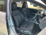 自社整備工場併設! 納車整備からアフターフォローまでお任せください。 車検や定期点検、オイル交換はもちろん、ナビやドラレコ、バックカメラ、ETC等の取り付けも当店にお任せください。
