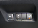 ★使いやすさや安全性を追求したステアリング周り!高級車ゆえにスイッチ類が多いのも特徴ですね!考え尽くされた配置ですぐに使いこなす事が出来ますのでご安心下さい!是非、体感してみて下さい!!