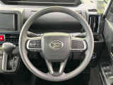 インテリアに合わせたデザインのステアリングは、運転される方のことも考え、運転しやすい形状、大きさです。是非一度、実際に触ってお確かめください。