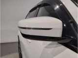 【BMWミラー】視認性の高いスタイリッシュなミラー。自動防眩機能も付いており夜間のドライビングをサポートします。