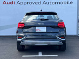 Audiのリヤディフューザーは、車両の後方での空気の流れを整え、乱流を減少させることで、走行安定性を向上させます。またスポーティで洗練された外観を提供し、全体のスタイルに一体感を持たせます。