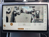 360&deg;サラウンドカメラ】全周囲のカメラを繋ぎ合わせ上からのアングルを画面上に映し出します。見やすい為バックも安全に運転できます。