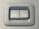 【パワーバックドア】スマートキーや運転席のボタンを押すだけでリアゲートが自動で開閉します!荷物を持っている時や、高い位置にあるバックドアを閉める際に便利な機能です♪