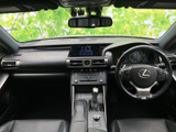 洗練されたメーター類が、運転に必要な情報を的確に伝えます。操作性にも優れ、快適なドライブをサポートします。